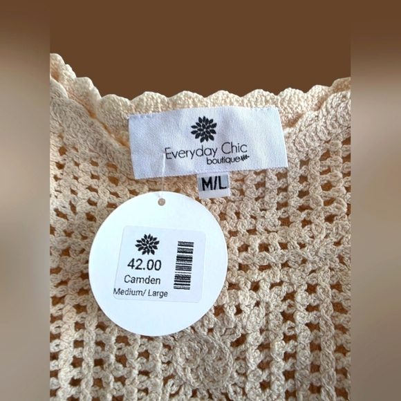 Everyday Chic Boutique Cream Crochet Crop Top Size Medium/Large - Picture 2 of 3